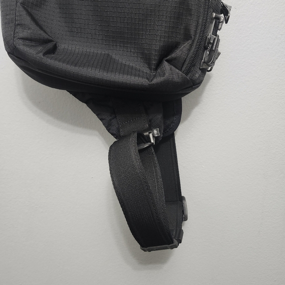 Pacsafe vibe sling bag  backpack black - Picture 3 of 10